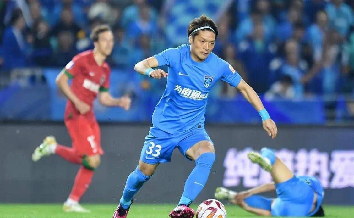 半场战罢，多特暂1-1奥格斯堡。